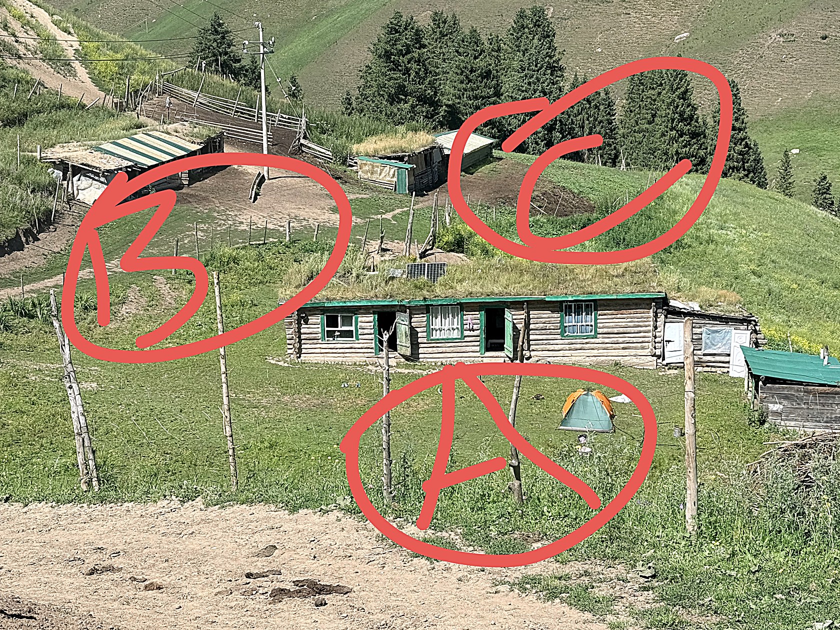 现有建筑群踏勘照片,红笔标注 A、B、C 三区